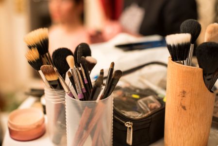 Cómo limpiar las brochas de maquillaje