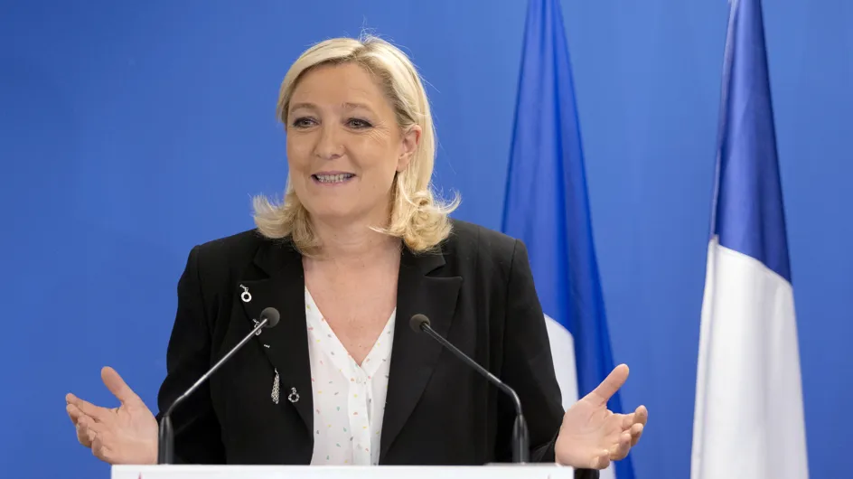 Elections départementales : Marine Le Pen accueillie par des Femen (Photos)