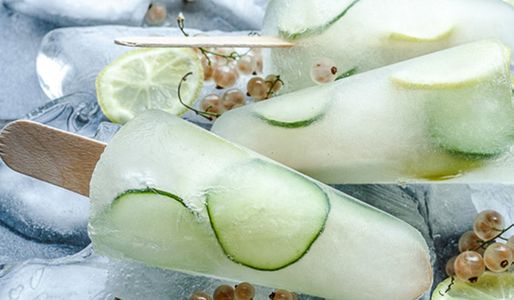 Helados de ginebra, pasas blancas y pepino