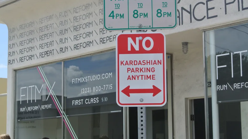 Des panneaux interdisent aux Kardashian de stationner dans les rues de Los Angeles