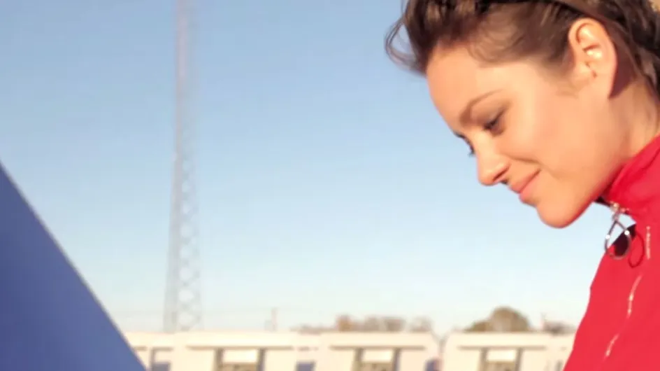 Marion Cotillard au cœur d'une centrale solaire pour Dior (Vidéo)