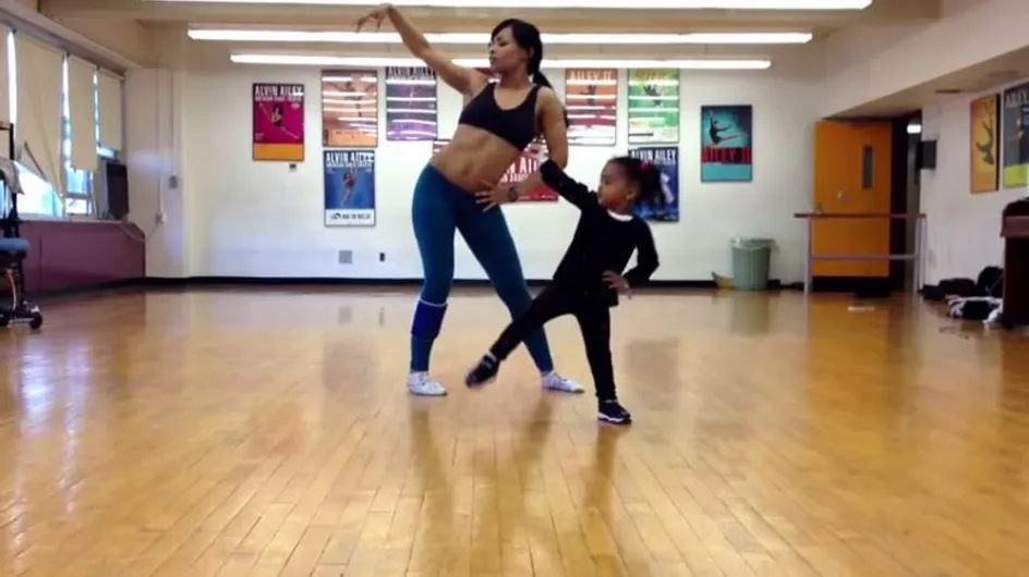 Cette fillette de 2 ans et sa maman dansent en duo sur Beyoncé. Vous allez adorer !