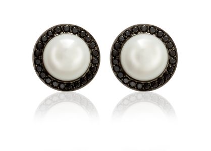 Brinco botão de pérola com diamante negro