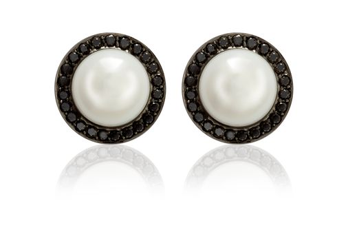 Brinco botão de pérola com diamante negro
