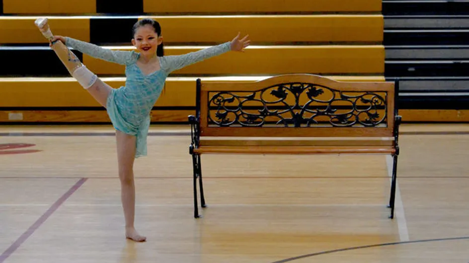 Cette petite fille de 8 ans a perdu sa jambe mais rien ne peut l'empêcher de danser