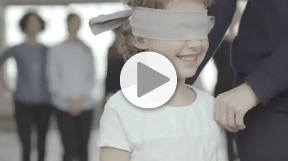 Les yeux bandés, un enfant reconnaît-il sa maman ? (Vidéo)