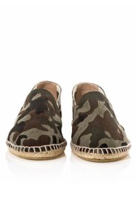 25 Summer Flats To Fall In Love With