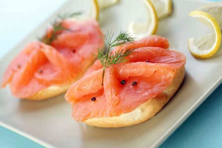 Tosta de salmón ahumado