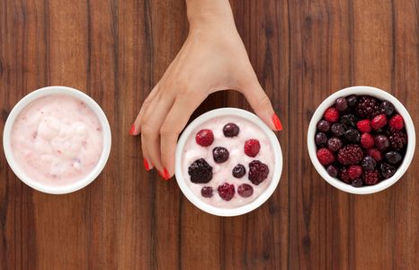 Yogurt con frutos rojos