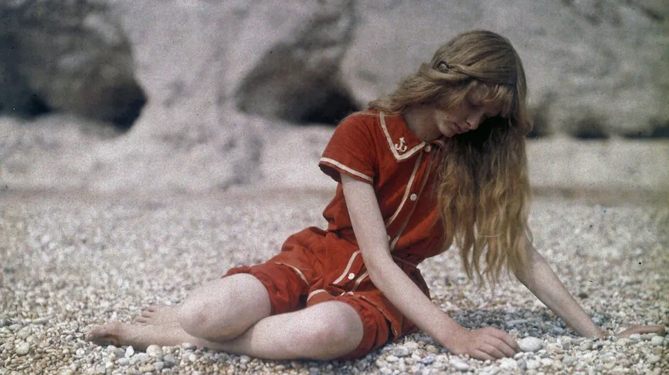 Christina in Red: la série photo sublime d'une jeune fille en 1913