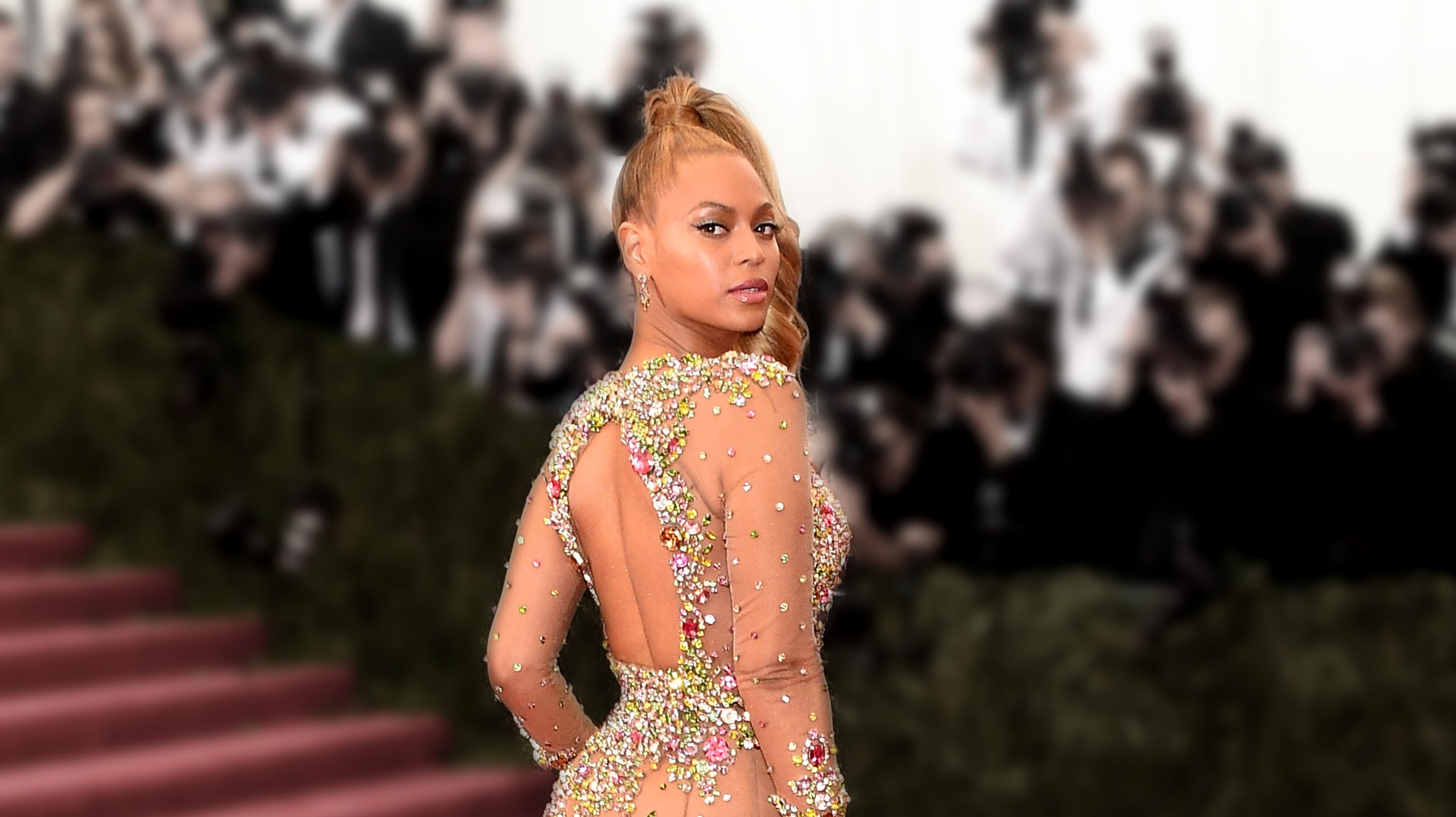 Beyoncé presque nue au Met Ball 2015 (Photos)