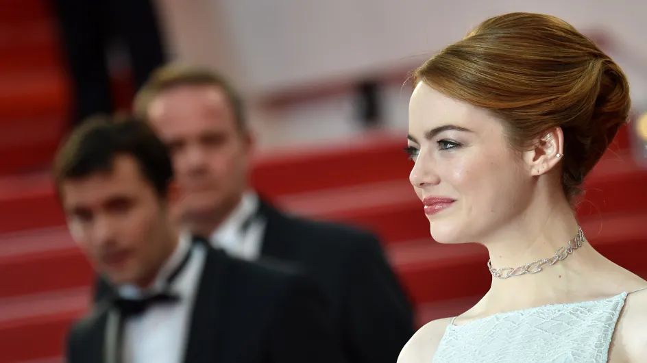 Emma Stone éblouit le tapis rouge de Cannes en blanc (Photos)