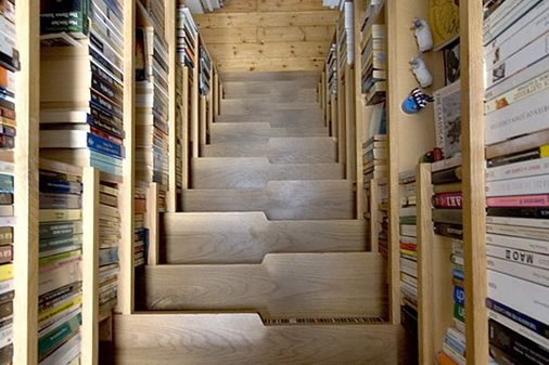 Escaleras de biblioteca
