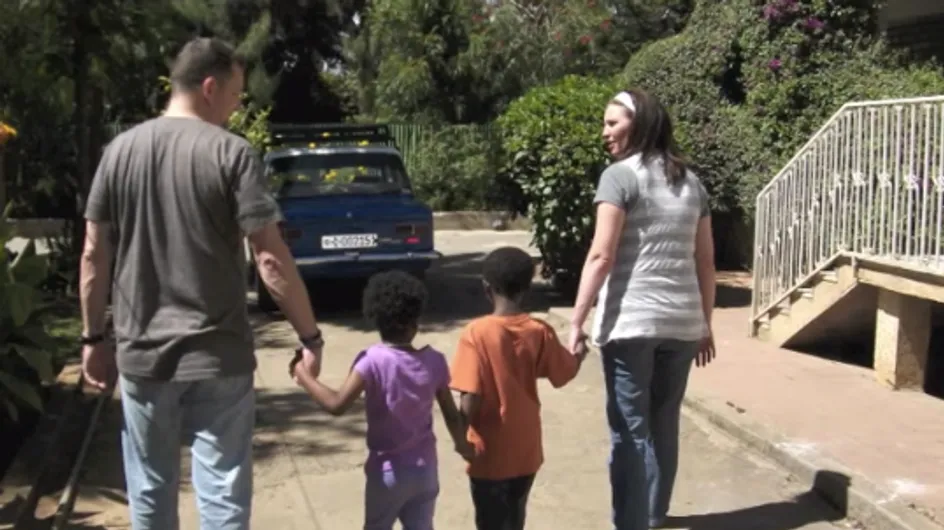 [Vídeo] Emociónate con el encuentro de estos papás y sus hijos adoptivos