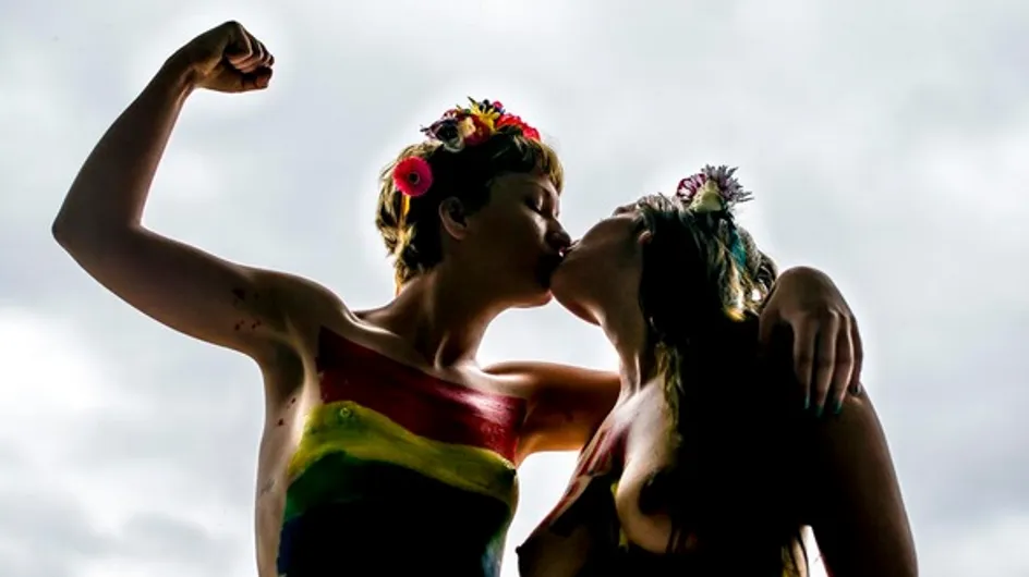 Deux Femen s'embrassent seins nus pour dénoncer les lois homophobes du Maroc
