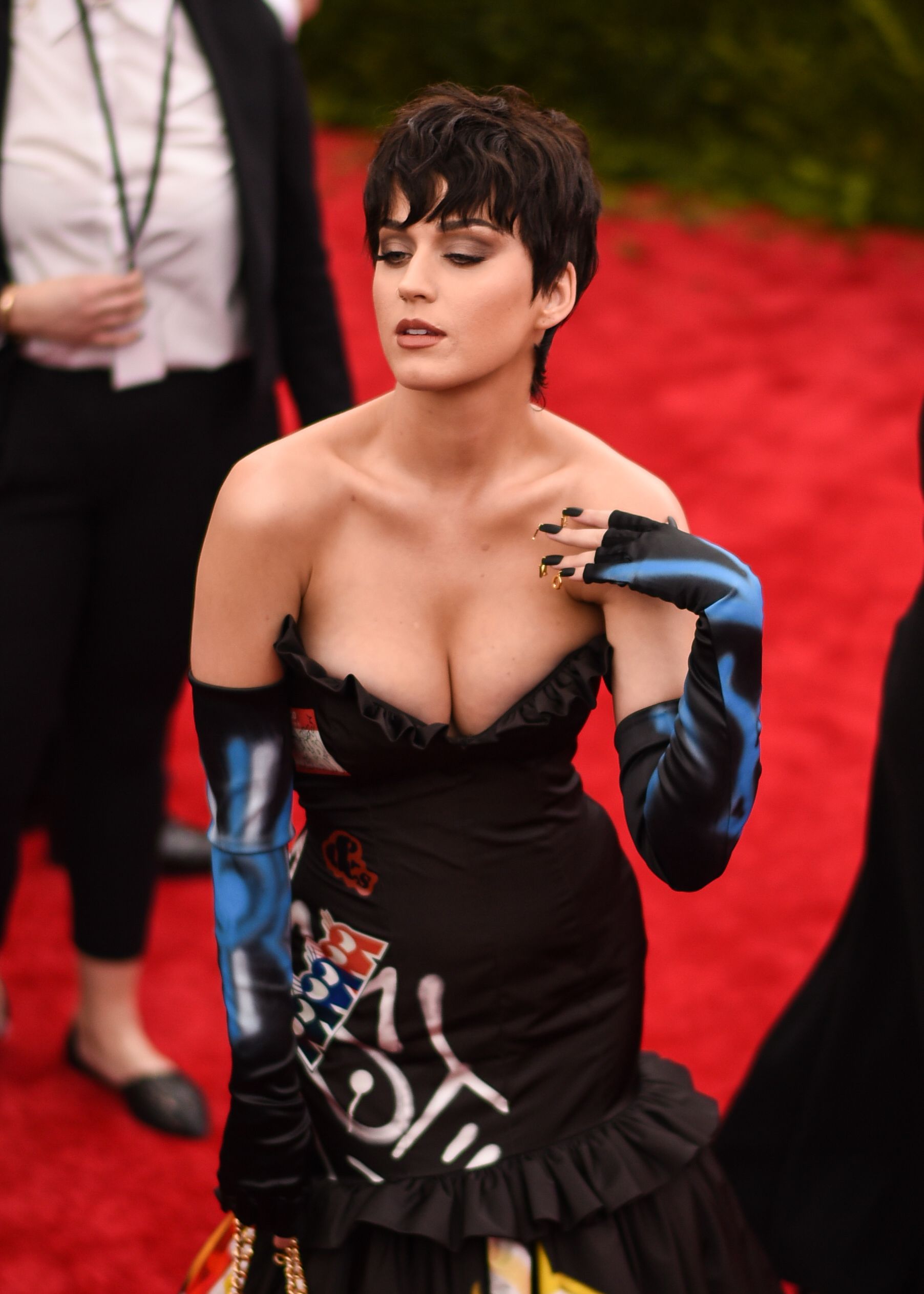 Katy Perry se met à nu pour Moschino (Photo)