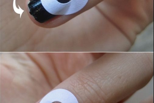 Use durex ou um adesivo para folha de fichário para conseguir o desenho perfeito