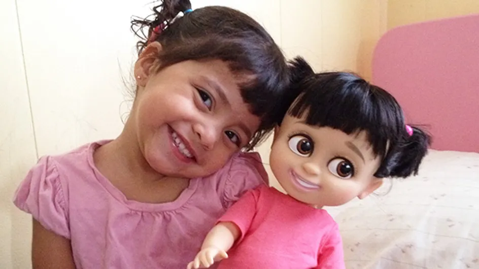 Parecidos razonables: 15 bebés que son clones de sus muñecos