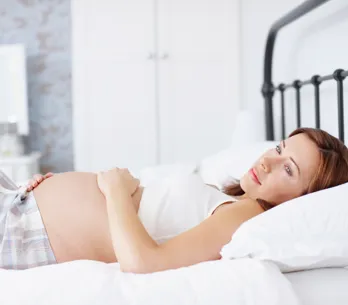 Las mejores posturas para dormir bien durante el embarazo