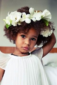 Añadir flores a su look quedará así de adorable.