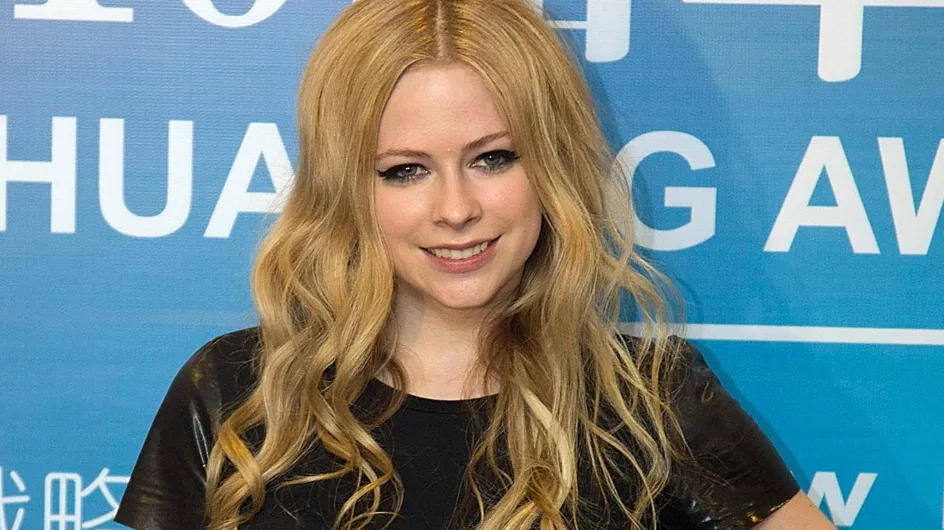 Avril Lavigne fond en larmes en évoquant sa maladie (Vidéo)