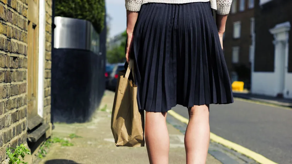 Una escuela inglesa prohíbe a sus alumnas llevar minifalda "porque distraen a los profesores"
