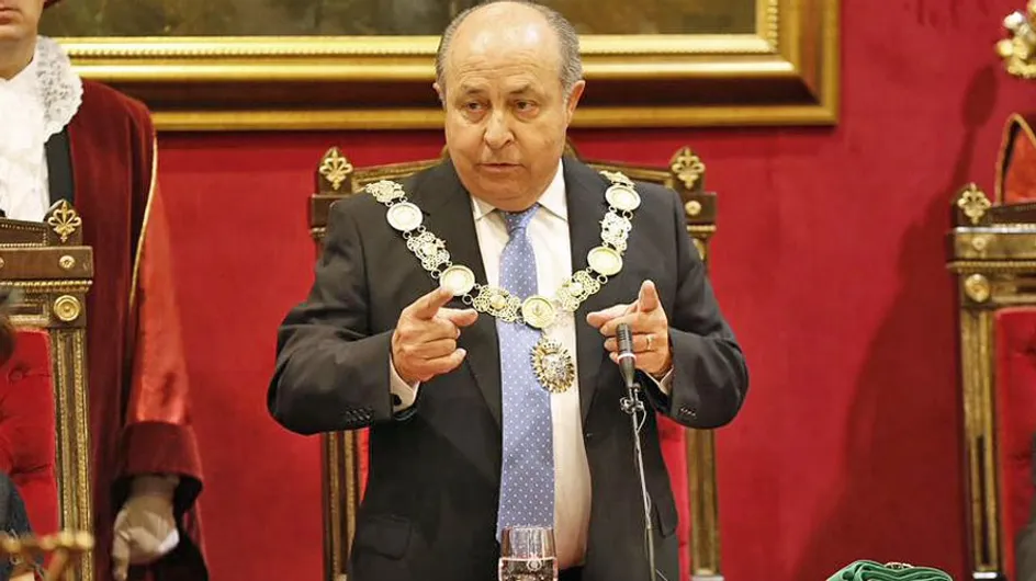 Alcalde de Granada: "Las mujeres, cuanto más desnudas, más elegantes"