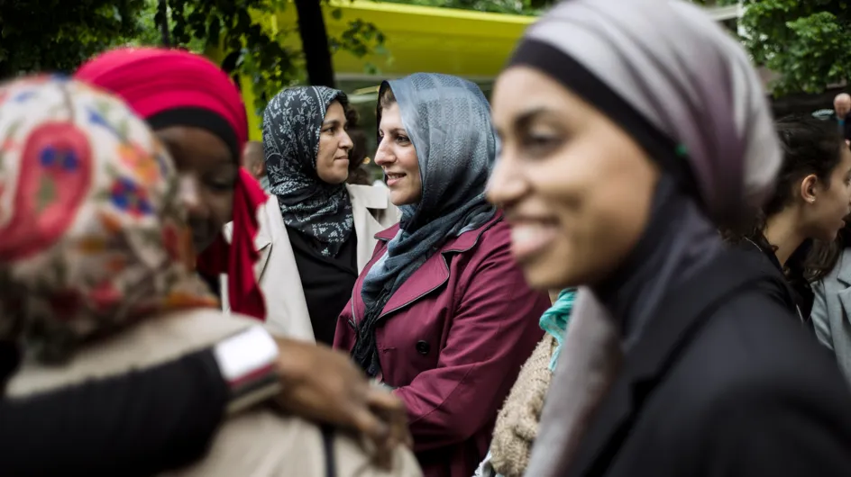 Un collectif de femmes musulmanes manifeste contre le voile à Paris