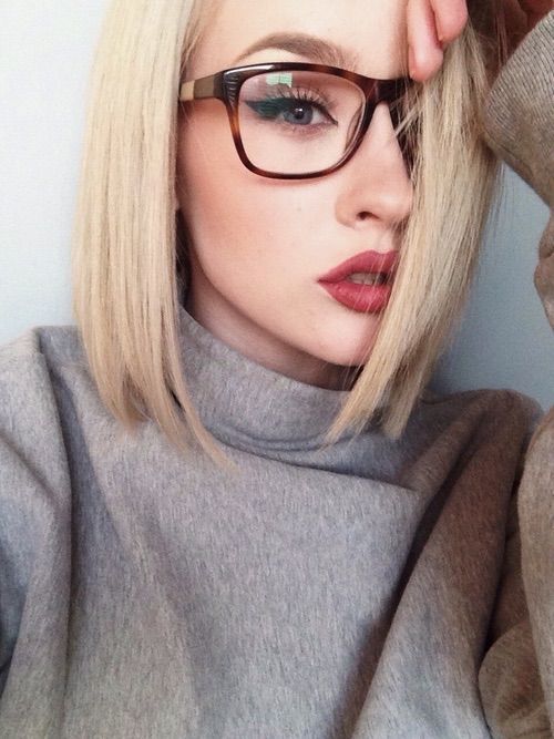 7 Trucos de maquillaje para chicas con gafas que te harán amar tus lentes