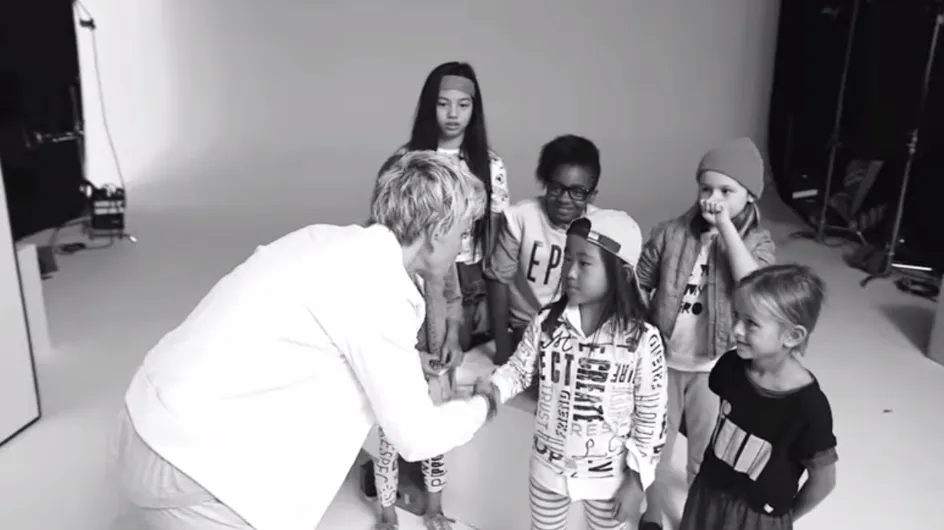 Ellen DeGeneres et Gap lancent une collection de vêtements unisexes pour les enfants (Vidéo)