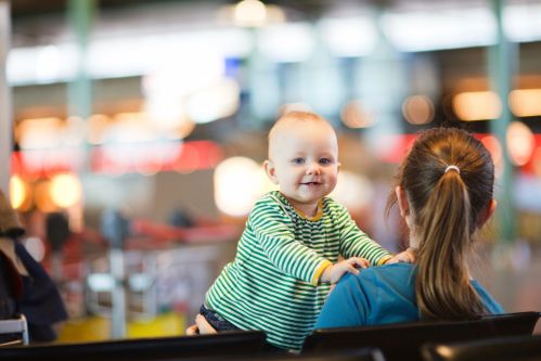 Was darf ins Handgepäck? Reisen mit Baby