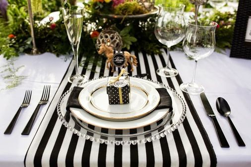 Banquete en blanco y negro