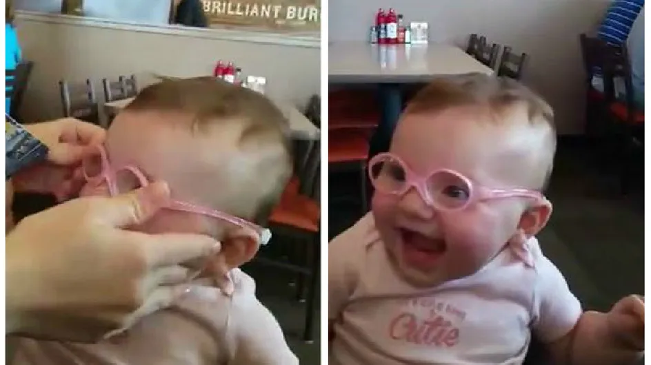 Cette petite fille exprime sa joie en découvrant ses parents pour la première fois