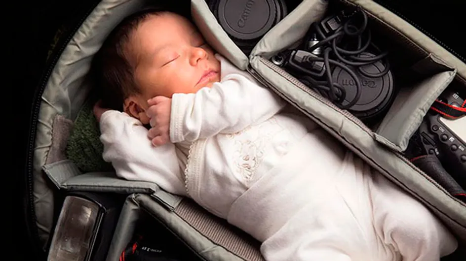 Fotógrafos registram imagens adoráveis de seus bebês em mochilas para câmeras