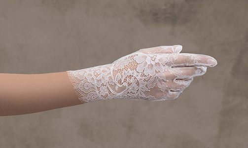 Pronovias (90 euros)