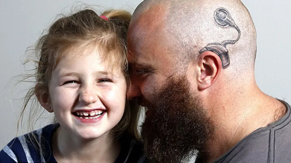 Un padre se hace un tatuaje para que su hija no se sienta diferente