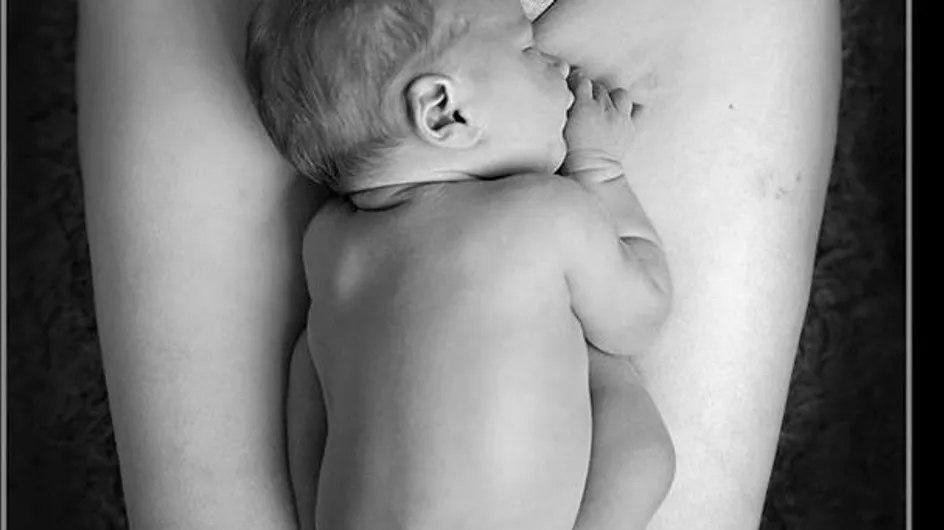 Elle photographie un bébé né par césarienne à côté de la cicatrice de sa maman (Photo)