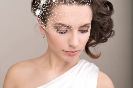 Brautschleier mit Blumen-Optik