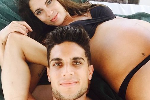 Marc Bartra y Melissa Jiménez