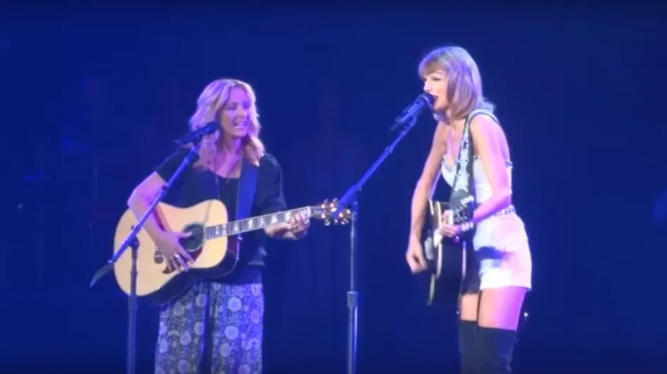 Lisa Kudrow et Taylor Swift ressuscitent le titre "Tu pues le chat" (Vidéo)