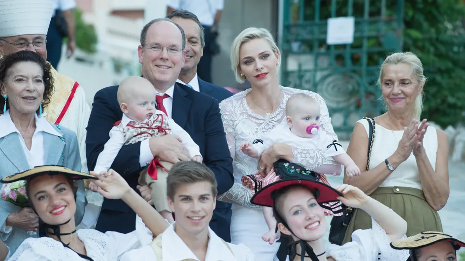 Albert et Charlène de Monaco avec leurs jumeaux au pique-nique monégasque (Photos)