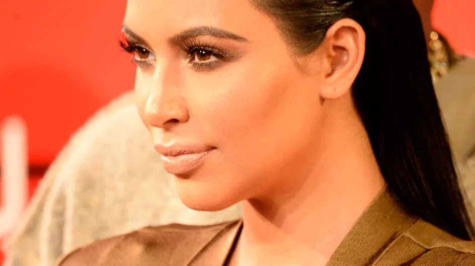 Kim Kardashian affiche son baby bump bien rond (Photos)