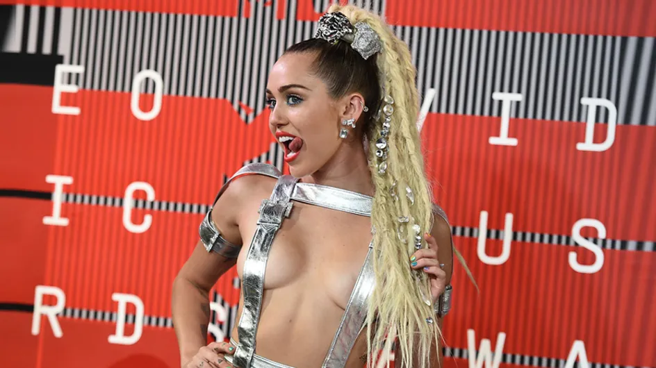 Miley Cyrus arrasa cual 'wrecking ball' y gana el peor look de la semana