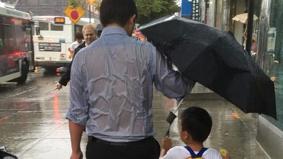 "El papá del paraguas" y otros padres que nos han regalado momentos entrañables en la red