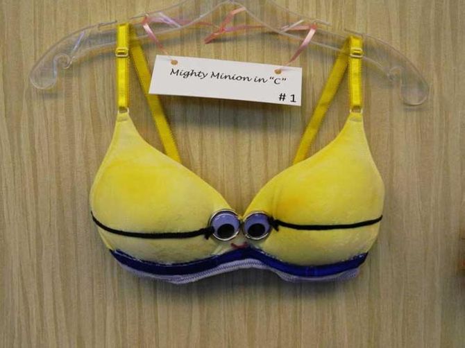 Este sostén para sujetar tu par de Minions
