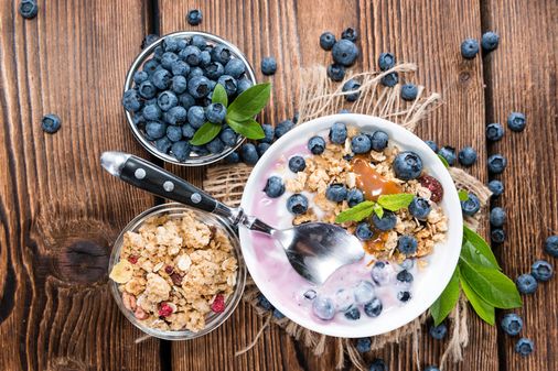 Yogur con cereales y açaí