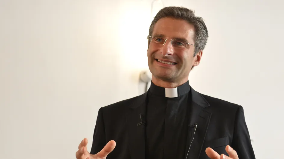 Un prêtre polonais fait son coming out pour faire avancer les mentalités mais embarrasse le Vatican