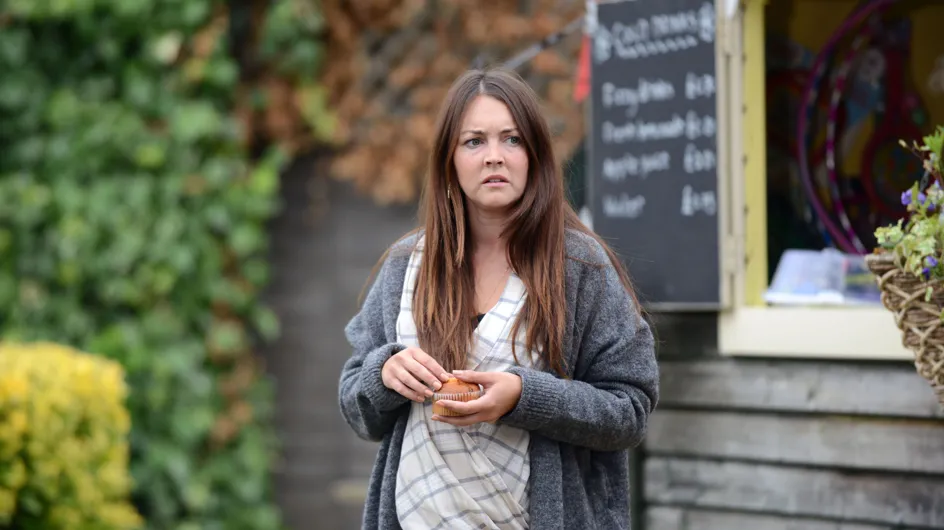 Eastenders 15/10 - News about Fatboy and Donna spreads around the Square