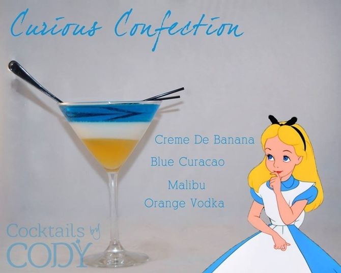 Cóctel Alicia: crema de plátano, blue curaçao, Malibu y vodka de naranja
