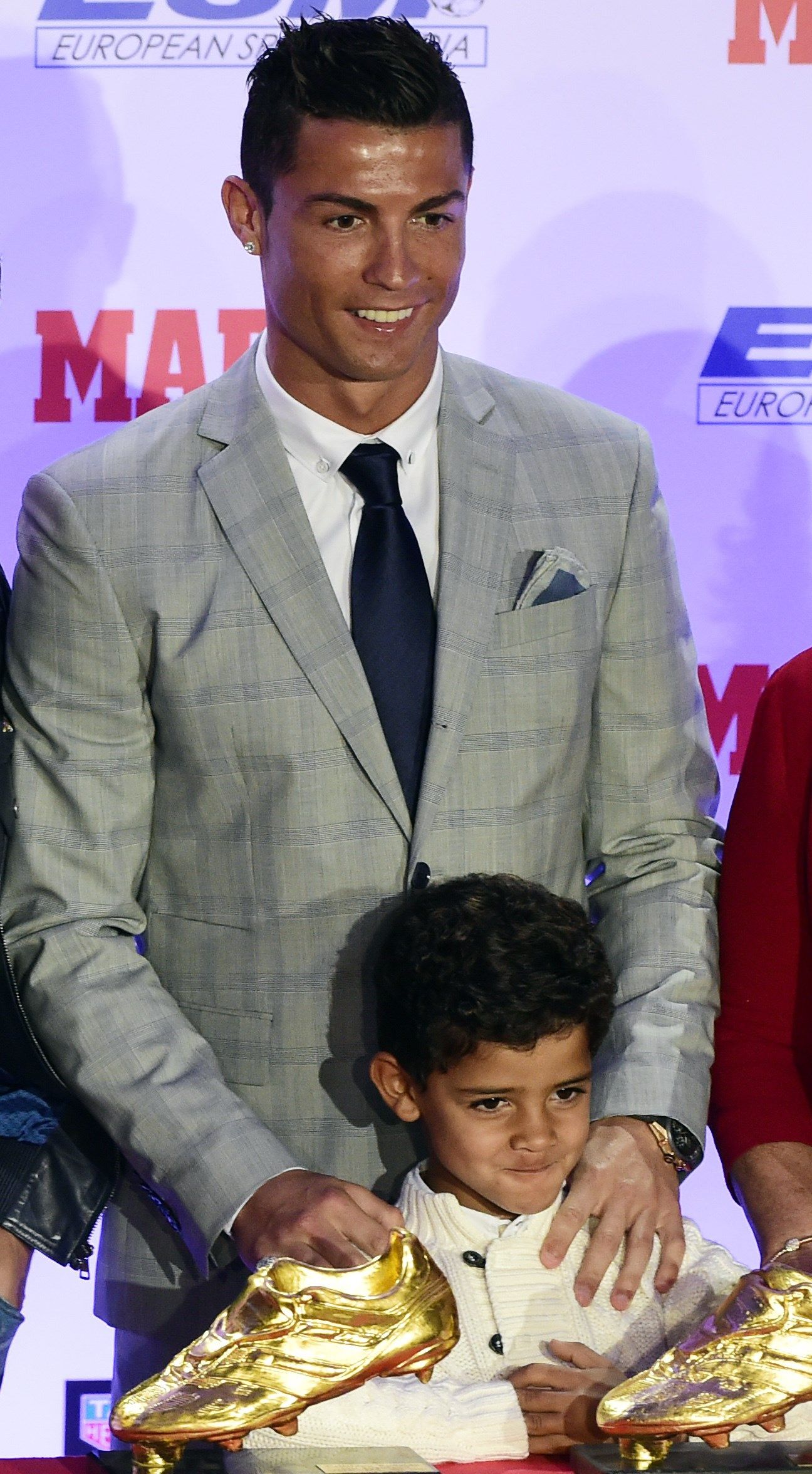 Cristiano Ronaldo Et Son Fils Adoptif Cristiano Ronaldo : Son fils est son portrait craché !